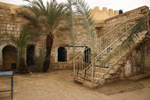 Η αρχαία ημικατεστραμμένη Μονή του Τιμίου Προδρόμου δίπλα στον Ιορδάνη