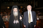 Ο Μακαριώτατος Πατριάρχης Ιεροσολύμων κκ. Θεόφιλος ο Γ΄ με το Διαχειριστή της Μ.Κ.Ο. 'Ρωμηοσύνη', κ. Πέτρο Κυριακίδη