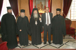 Ο Μακαριώτατος και ο Γέρων Αρχιγραμματεύς με τον κ. Κουζούπη και τους ιερείς