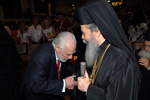 Ο Διαχειριστής της Μ.Κ.Ο. 'Ρωμηοσύνη' κ. Πέτρος Κυριακίδης χαιρετίζει το Μακαριώτατο