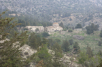Η Παναγία Αψινθιώτισσα δεσπόζει στην πλαγιά