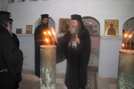 Ο Μακαριώτατος ανάπτει το προσκυνηματικό κερί