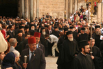 Η έξοδος μετά το πέρας του Εσπερινού της Αποκαθηλώσεως
