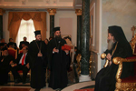 Οι ιερείς Αρχιεπισκοπής Β. & Ν.  Αμερικής φέρουν δώρο Σβαρόφσκυ στην Α.Θ.Μ.