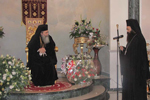 Ο Αρχιμ. Φιλόθεος εξ ονόματος της Άκκρης προσφωνεί τον Μακαριώτατο