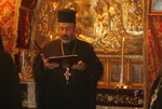 Ο π. Ήσσα Μούσλεχ αναγιγνώσκει το Μήνυμα αραβιστί στο Σπήλαιο