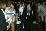 Ο Μακαριώτατος εισέρχεται στο Αμφιθέατρο του Πολεμικού Μουσείου