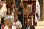 Ο ηγούμενος Αρχιμανδρίτης Ιουστίνος προπορευόμενος της ιεράς λιτανείας