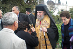 Η λιτανεία του Τιμίου Σταυρού μετά του Τιμ. Ξύλου στην κώμη της Τζίφνας.
