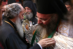 Ο Μακαριώτατος προσκυνά την ιερή εικόνα
