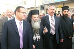 Ο Μακαριώτατος με τον Δήμαρχο του Φχες στην υποδοχή Αυτού