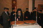 Ο Μακαριώτατος κόπτει τη βασιλόπιττα ευχόμενος για το Νέον Έτος