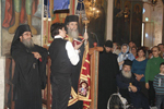 Ο Μακαριώτατος με τον ηγούμενο π. Χρυσόστομο ψάλλουν τις καταβασίες.
