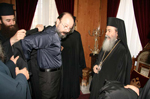 Ο δόκιμος Μαρίνος ενδύεται το ράσο