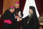 Ο Μακαριώτατος δίδει στους Γερμανούς Επισκόπους μετάλλια 2000 ετών χριστιανοσύνης