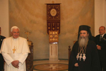 Ο Μακαριώτατος με τον Πάπα Βενέδικτο XVI στην αίθουσα του Θρόνου