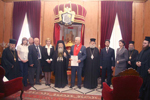 Ο Μακαριώτατος με τον παρασημοφορηθέντα και τη συνοδεία του