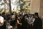 Η δεξίωση στον υπαίθριο χώρο μετά τη θεία Λειτουργία