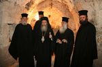 Ο Μακαριώτατος με τη συνοδεία Αυτού στα αρχαία παρεκκλήσια της Μονής