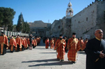 Η ιερατική πομπή στην αυλή της Βασιλικής της Γεννήσεως