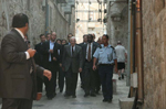 Ο τέως Πρόεδρος των Η.Π.Α. κ. Κάρτερ προσεγγίζει την είσοδο του Πατριαρχείου