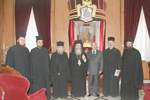 Αναμνηστική φωτογραφία προ του Θρόνου της επισκέψεως του κ. Καράλε