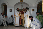 Οι ευχές της γονυκλισίας στο παρεκκλήσι στο κοιμητήριο της Αγίας Σιών