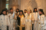 Οι σεπτοί Αρχιερείς ιστάμενοι στο υπερώο