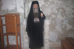 Ο Μακαριώτατος στον απέριττο λίθινο Πατριαρχικό Θρόνο