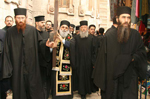 Ο Μητρ. Βόστρων κ. Τιμόθεος αίρει το Σταυρό από το Πραιτώριο στο Γολγοθά