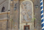 Ο Άγιος Γεώργιος ο Τροπαιοφόρος στον προαύλιο χώρο του ομώνυμου Ιερού Ναού στο Καϊρο