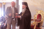Ο Επίτροπος του Αγ. Ιακώβου λαμβάνει την κλείδα του ναού από τον Πατριάρχη 